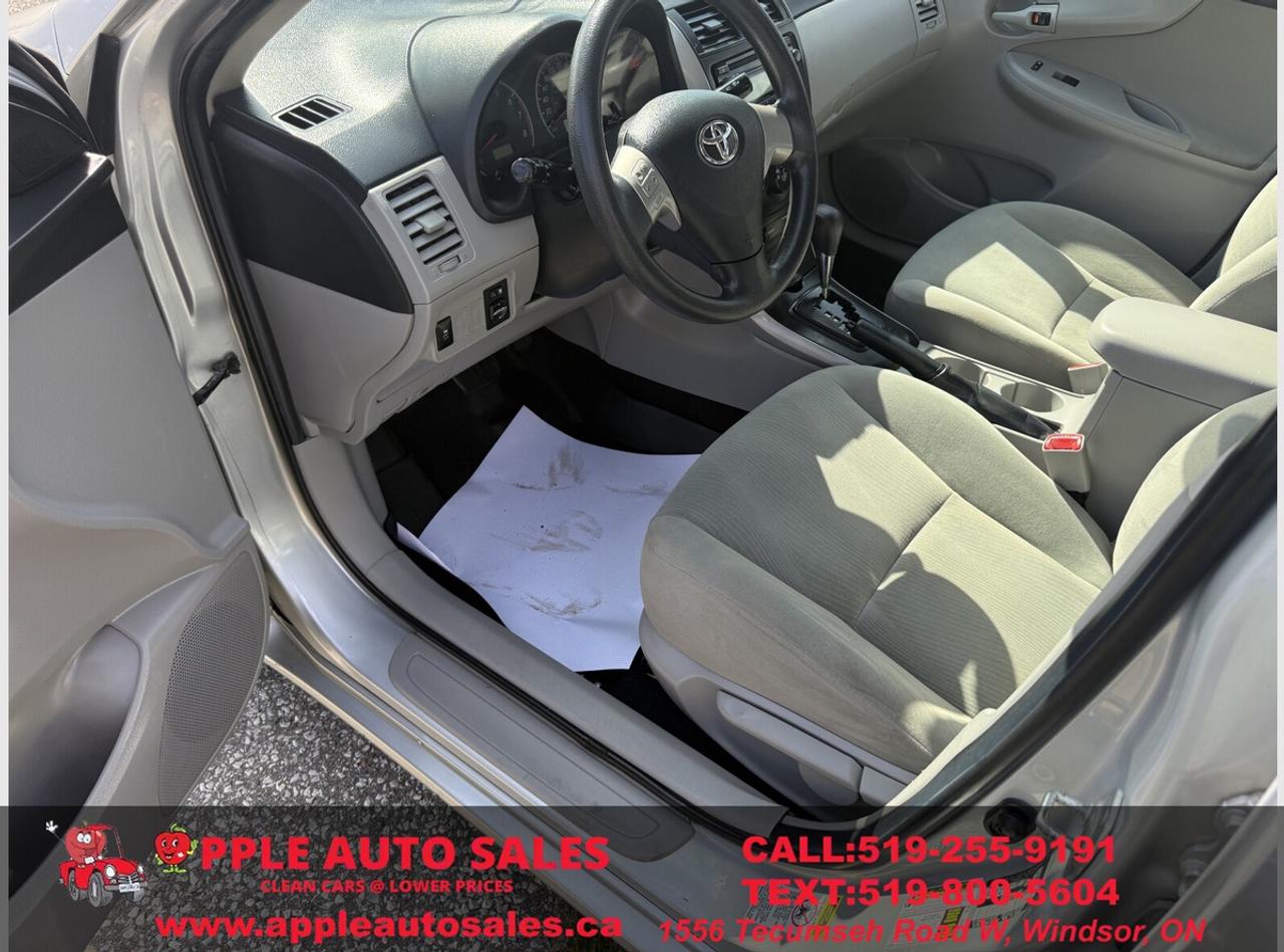 2013 Toyota Corolla LE Photo