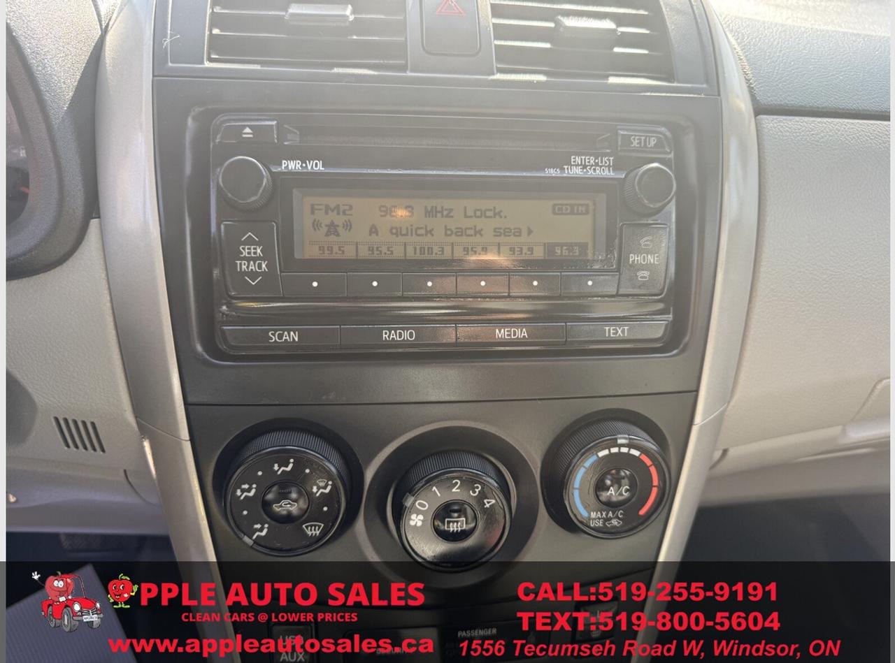 2013 Toyota Corolla LE Photo