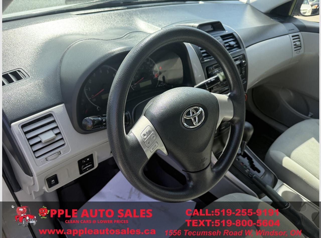2013 Toyota Corolla LE Photo