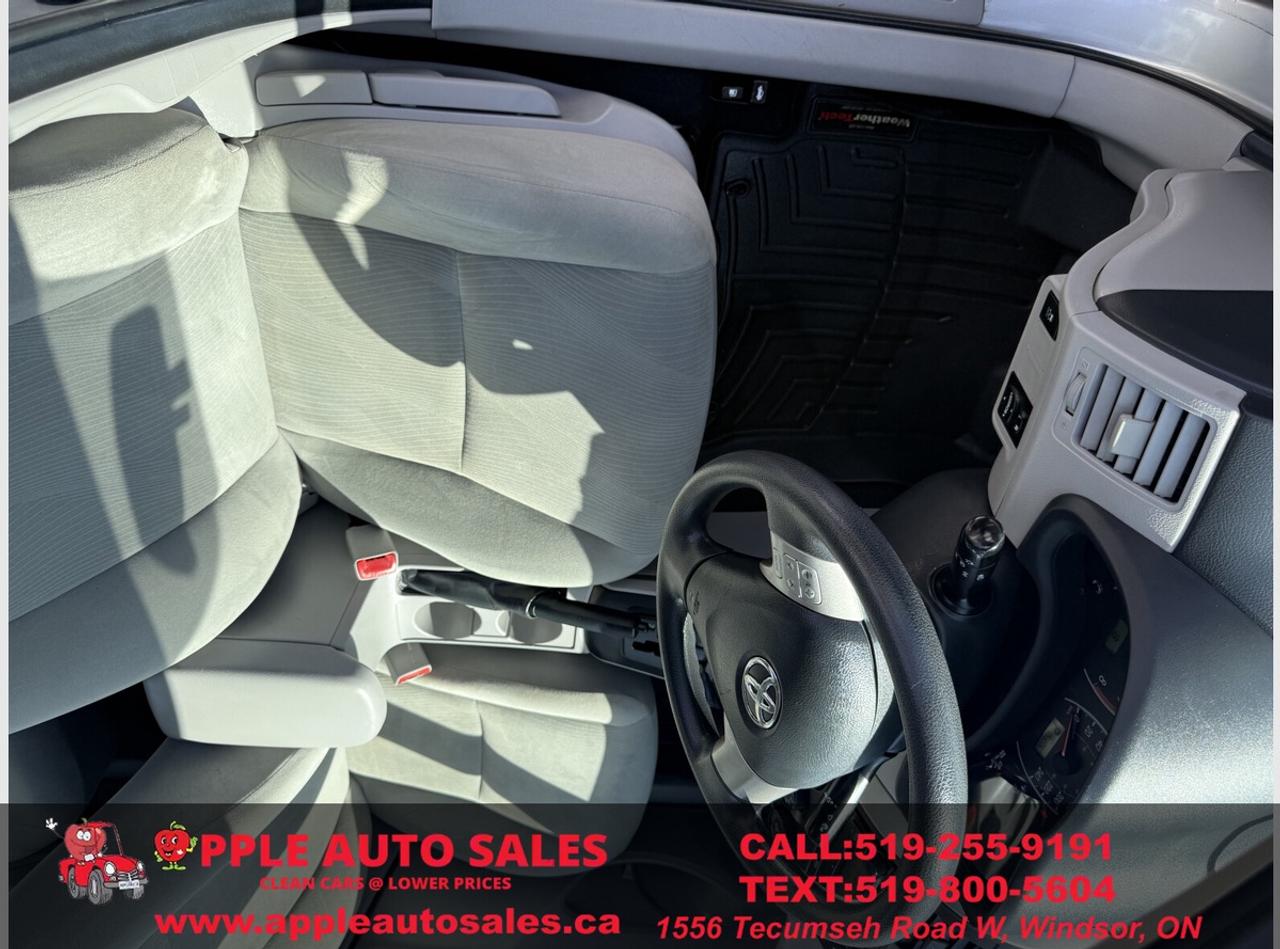 2013 Toyota Corolla LE Photo