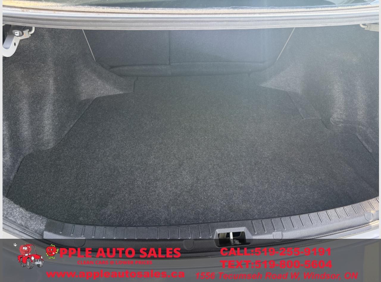 2013 Toyota Corolla LE Photo