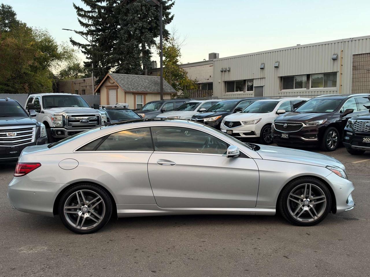 2017 Mercedes-Benz E-Class Cpe E400 4MATIC AMG Distronic Plus  ACCIDENT FREE Photo3