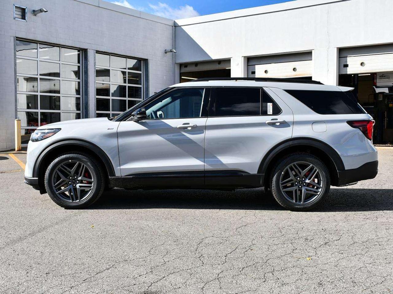 2027 Ford Explorer ST-Line Photo