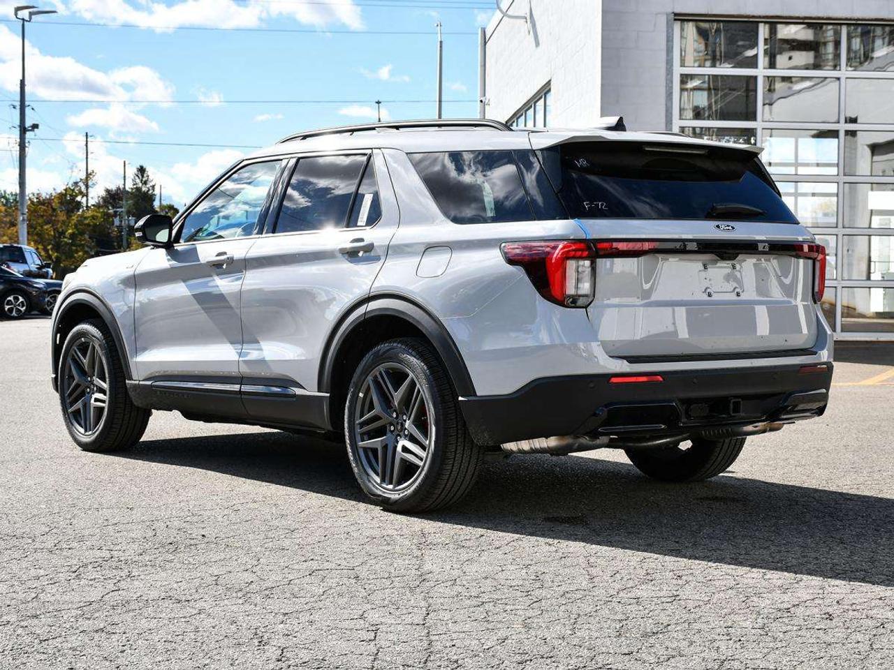2027 Ford Explorer ST-Line Photo