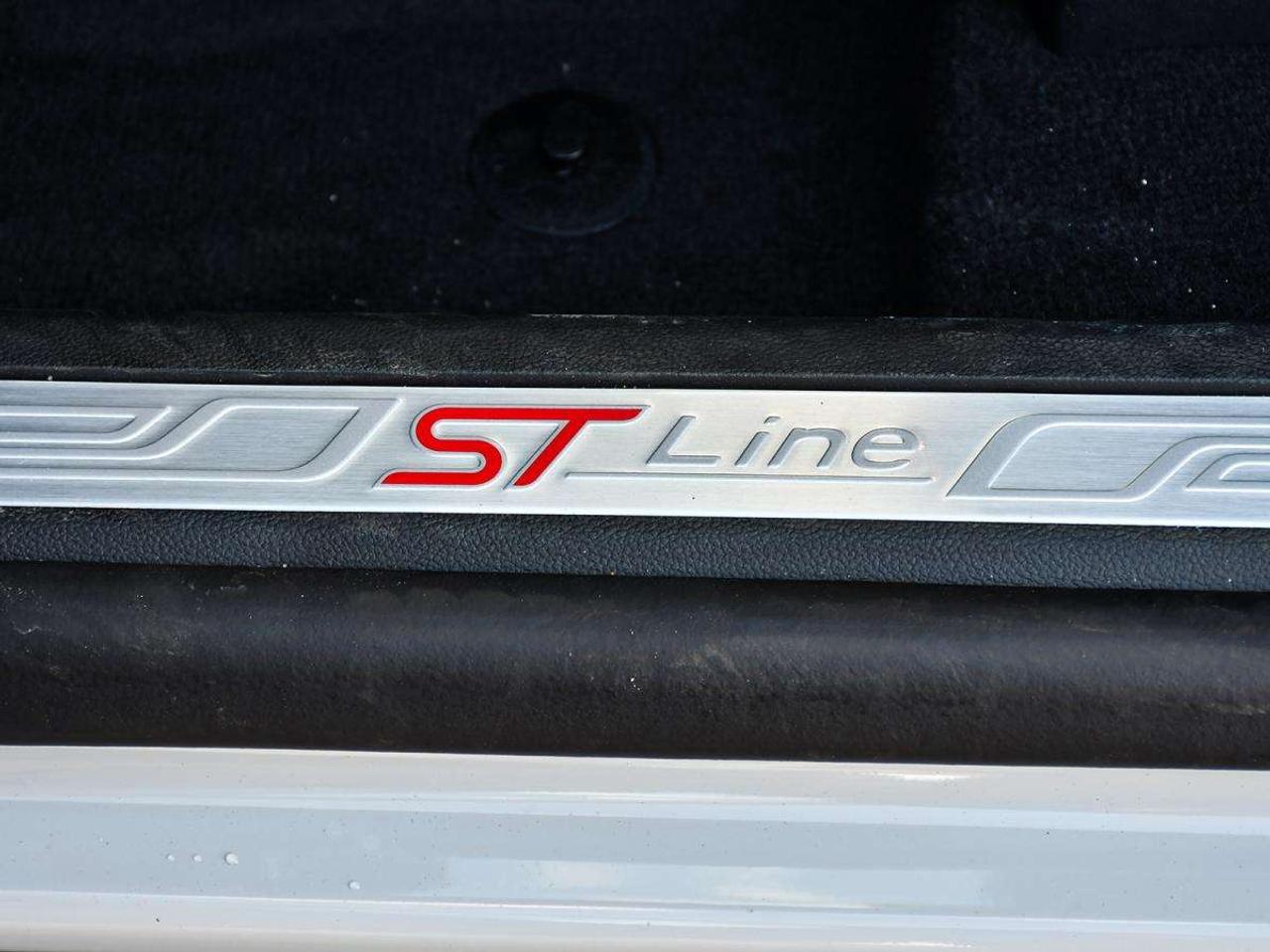 2027 Ford Explorer ST-Line Photo