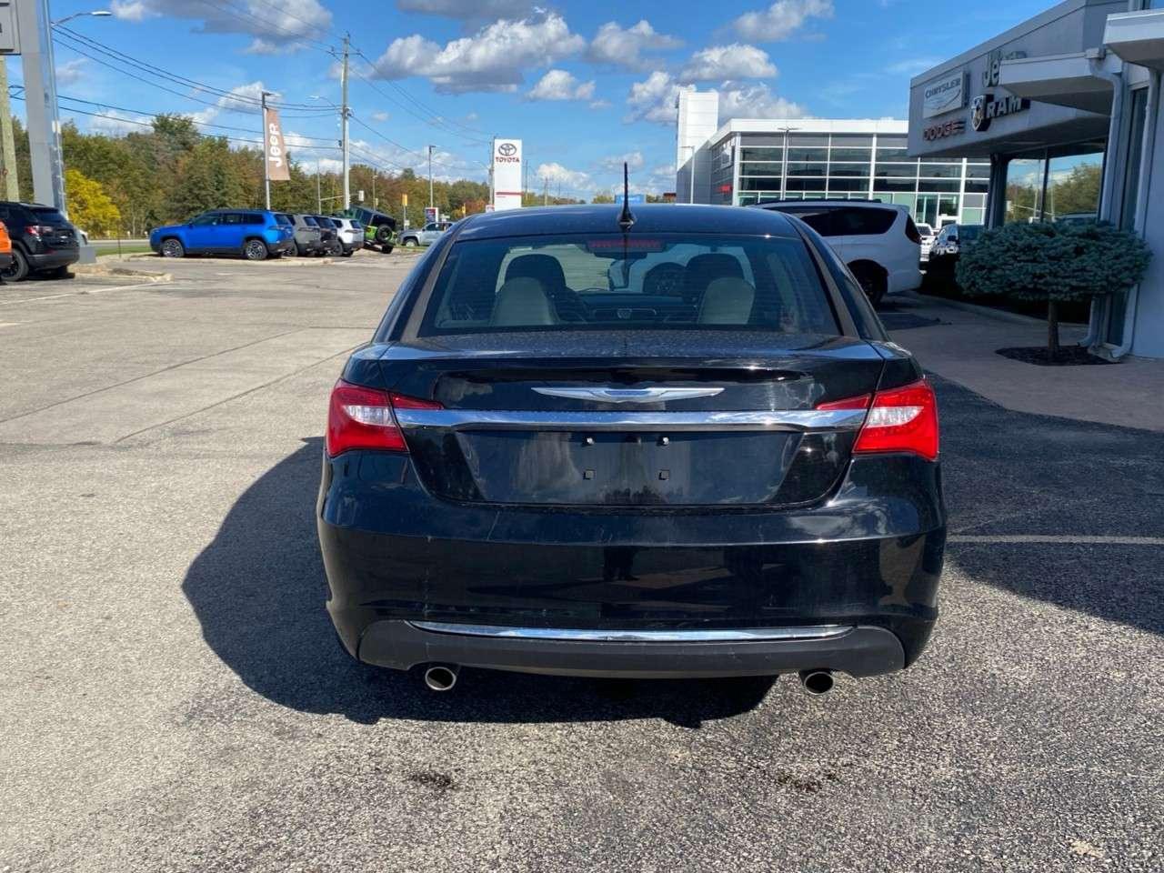 2012 Chrysler 200 4dr Sdn Limited Photo3