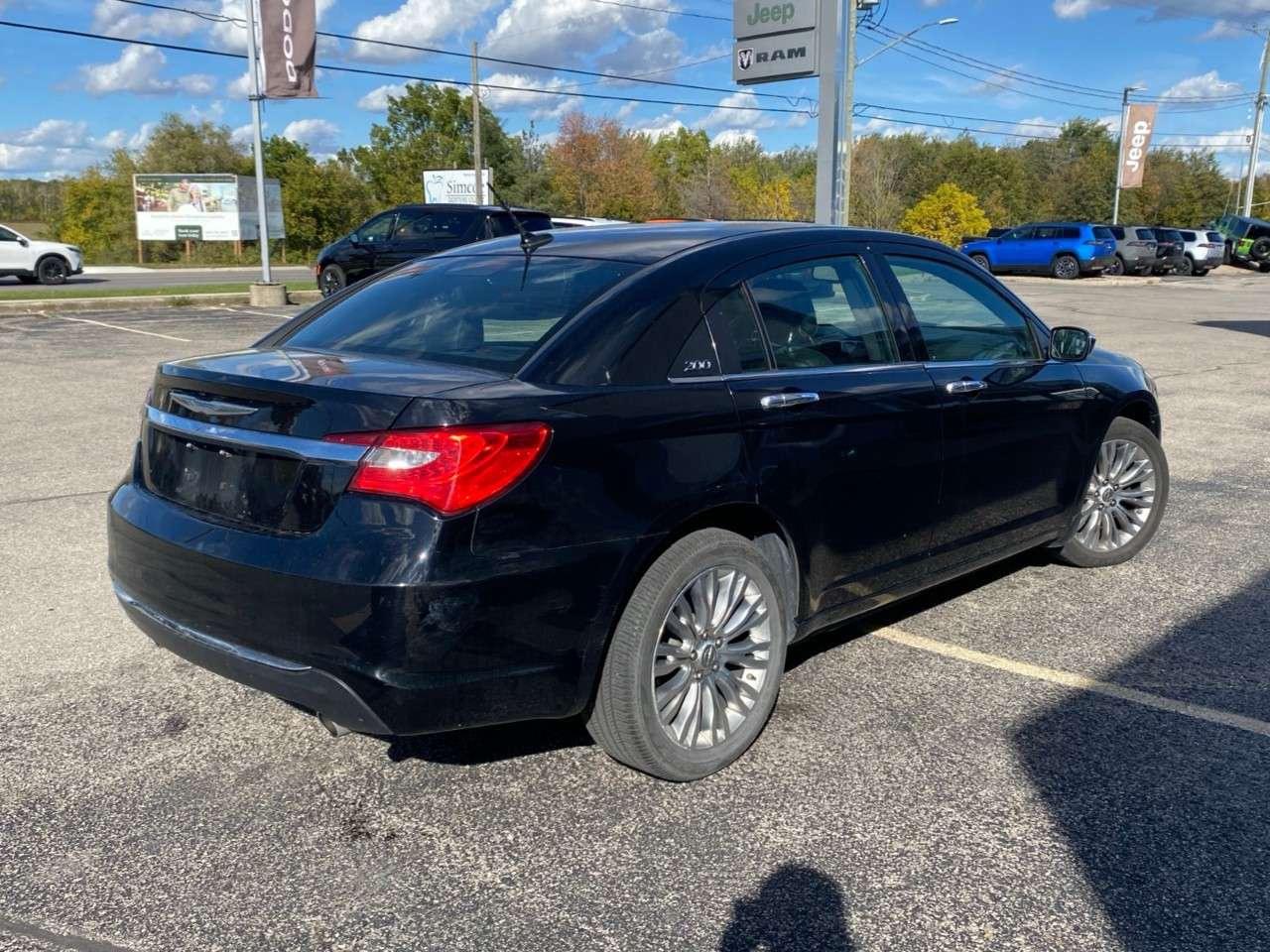 2012 Chrysler 200 4dr Sdn Limited Photo