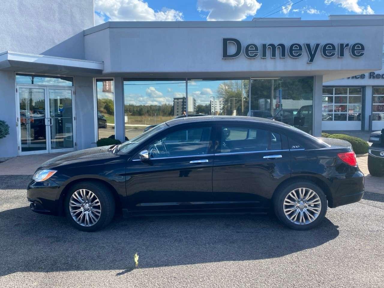 2012 Chrysler 200 4dr Sdn Limited Photo1