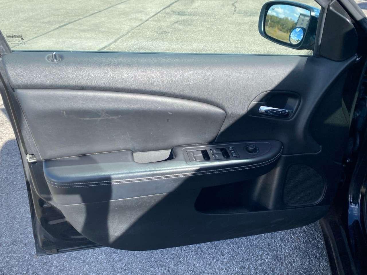 2012 Chrysler 200 4dr Sdn Limited Photo