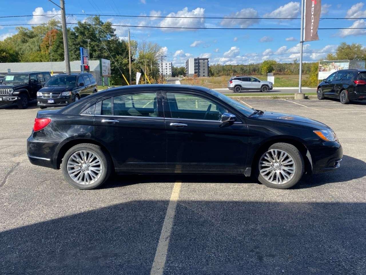 2012 Chrysler 200 4dr Sdn Limited Photo