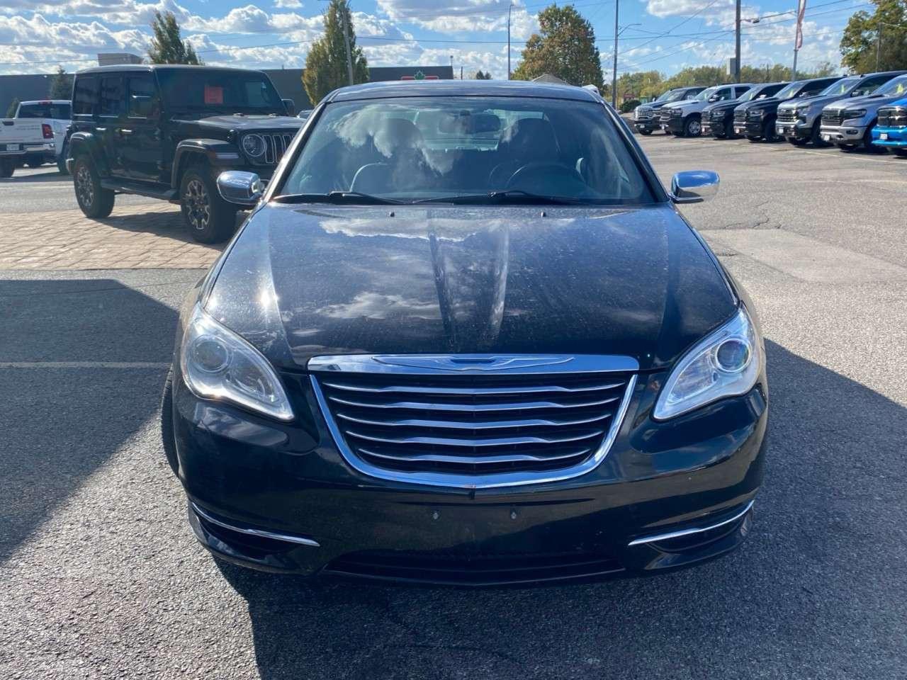 2012 Chrysler 200 4dr Sdn Limited Photo