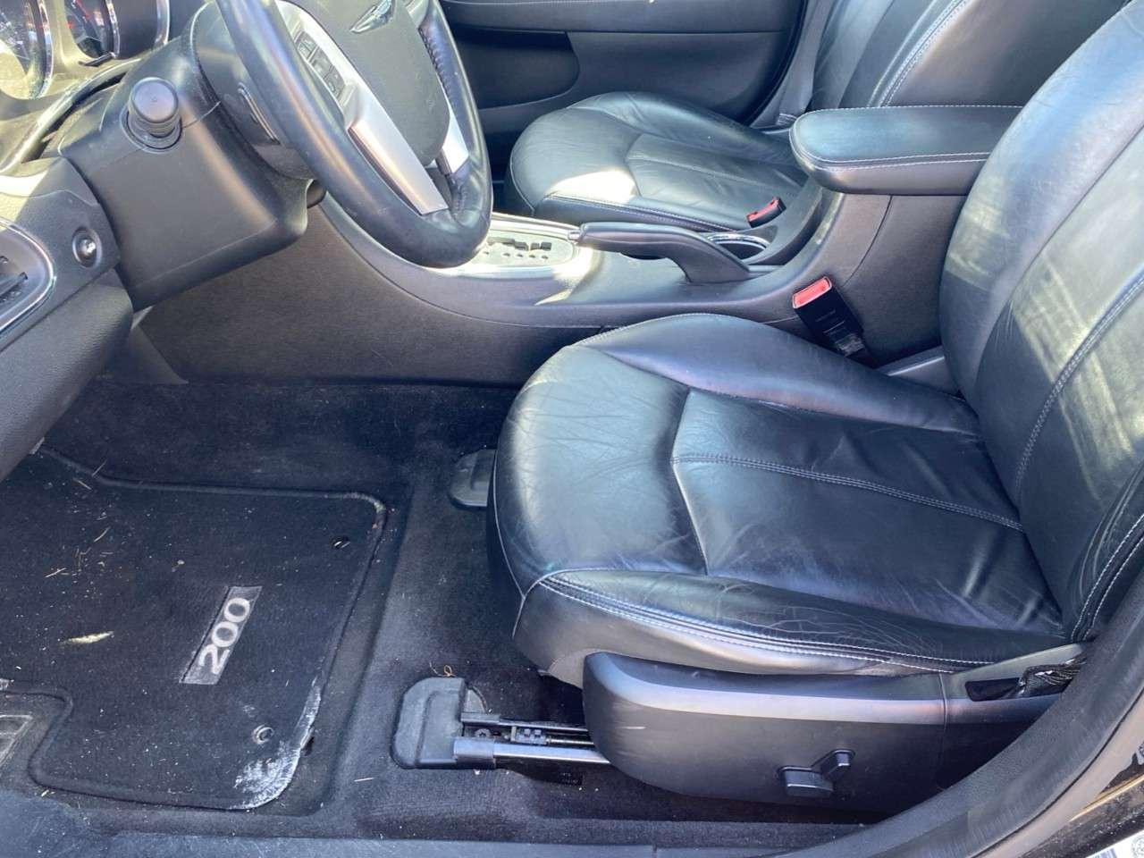 2012 Chrysler 200 4dr Sdn Limited Photo