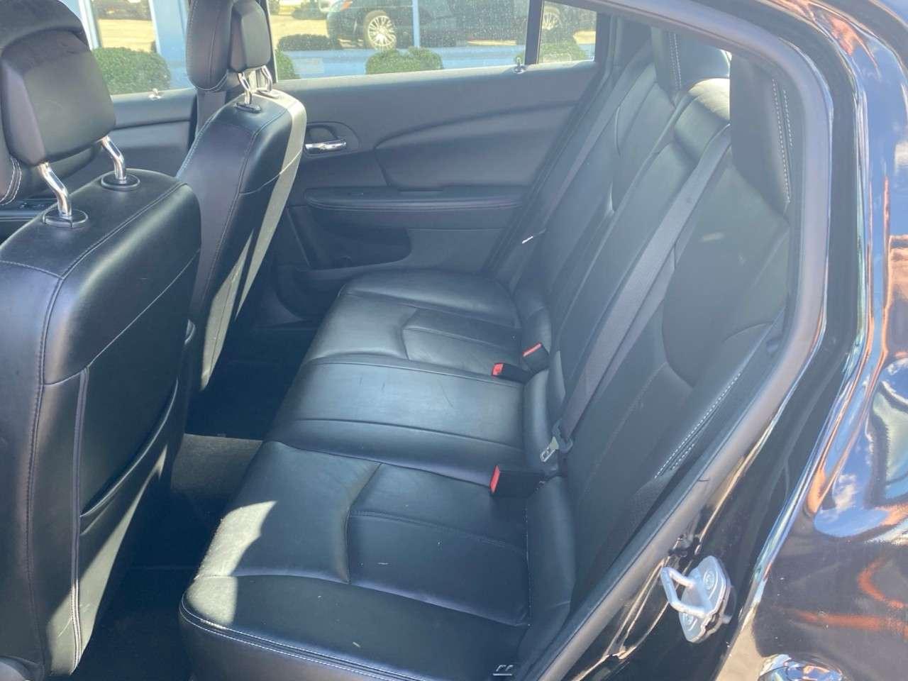 2012 Chrysler 200 4dr Sdn Limited Photo