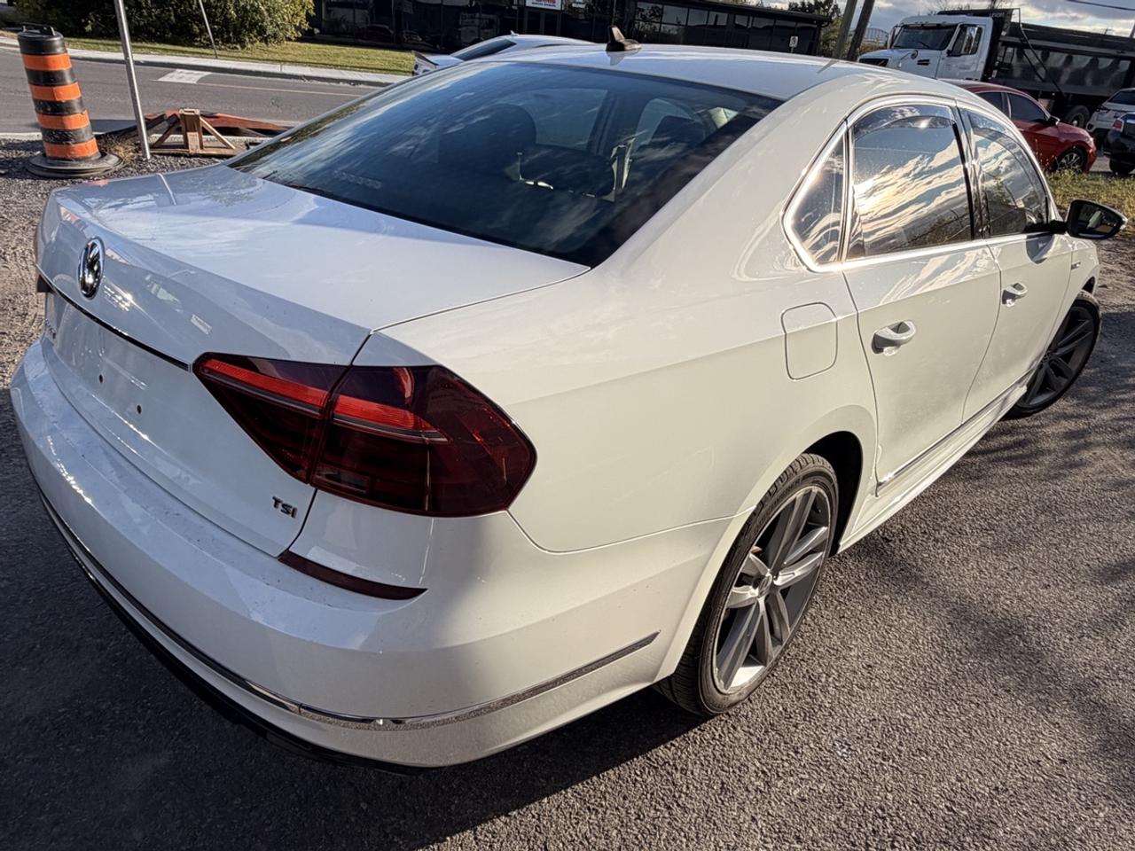 2018 Volkswagen Passat HIGHLINE Photo