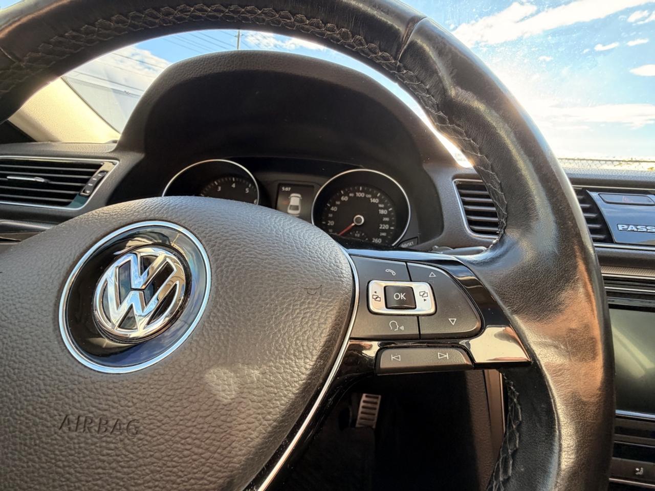 2018 Volkswagen Passat HIGHLINE Photo
