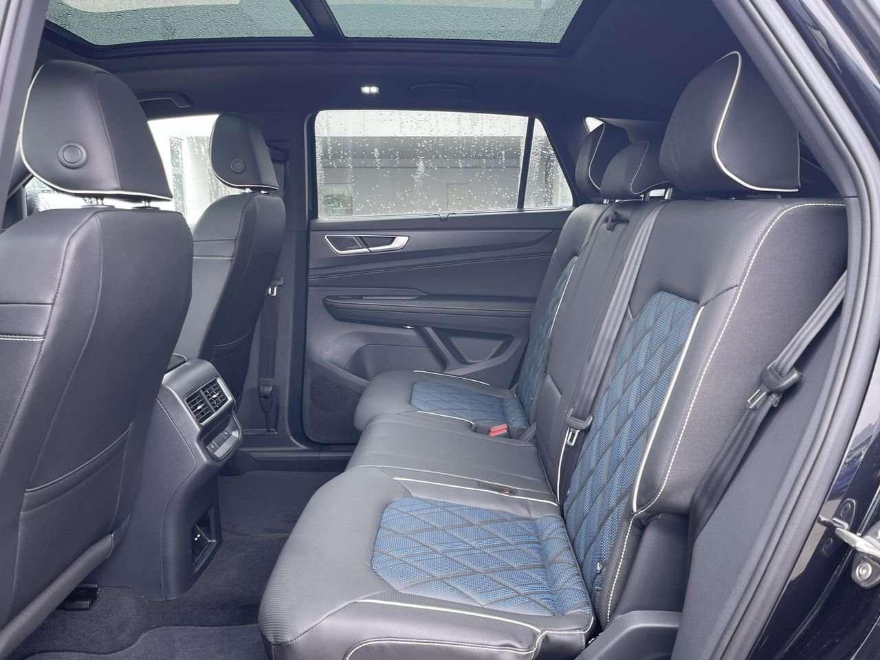 2026 Volkswagen Atlas Execline New Re-Designed 2026 Atlas  LIMITED INVENTORY  Heads-Up Display  Park Assist  21” Alloy Wheels Photo