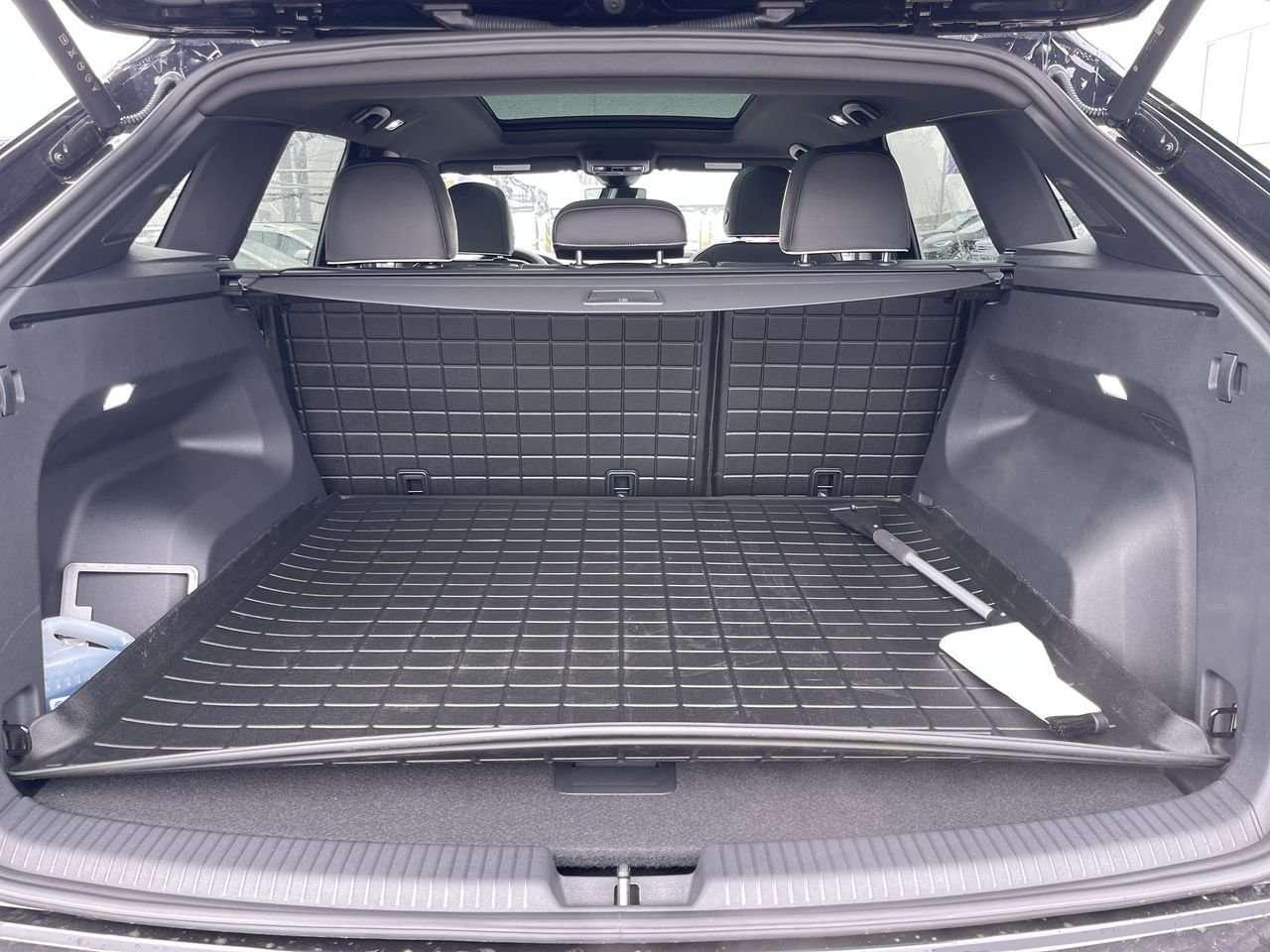 2026 Volkswagen Atlas Execline New Re-Designed 2026 Atlas  LIMITED INVENTORY  Heads-Up Display  Park Assist  21” Alloy Wheels Photo