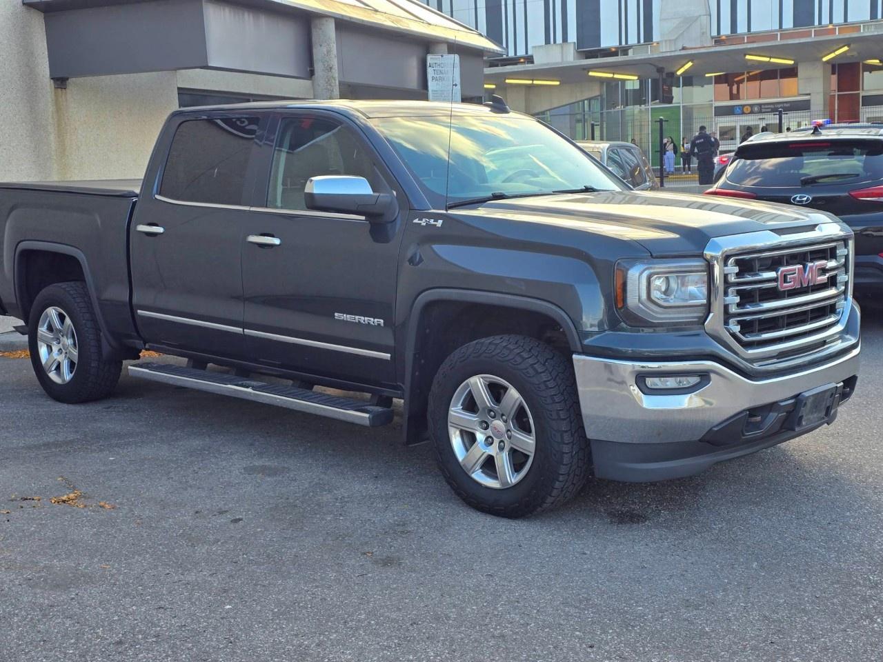 2017 GMC Sierra 1500 4WD CREW CAB SHORT BOX SLT Photo2