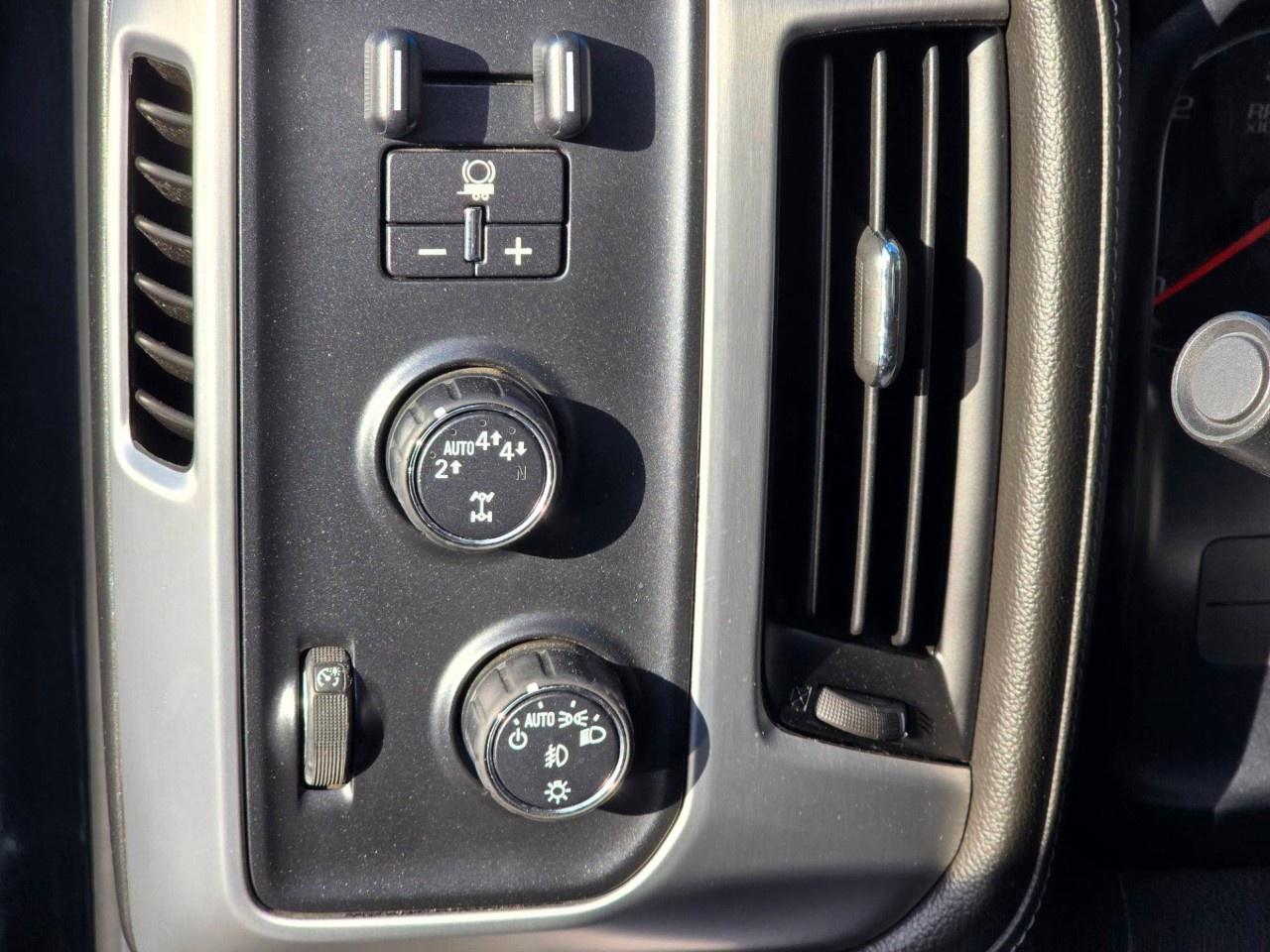 2017 GMC Sierra 1500 4WD CREW CAB SHORT BOX SLT Photo