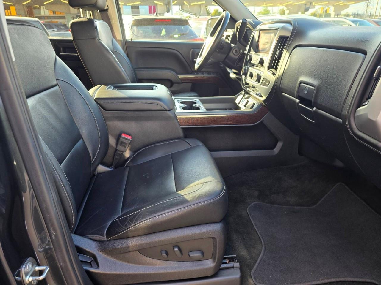 2017 GMC Sierra 1500 4WD CREW CAB SHORT BOX SLT Photo