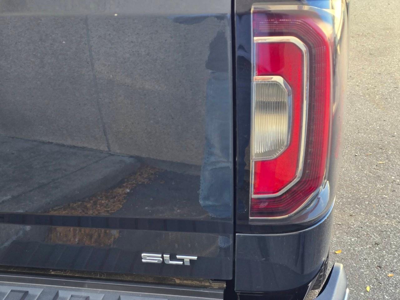 2017 GMC Sierra 1500 4WD CREW CAB SHORT BOX SLT Photo