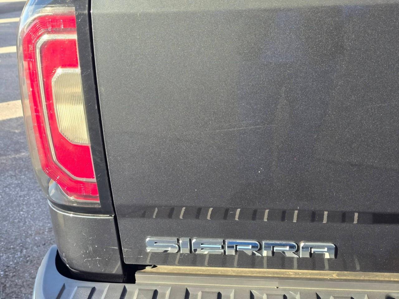 2017 GMC Sierra 1500 4WD CREW CAB SHORT BOX SLT Photo