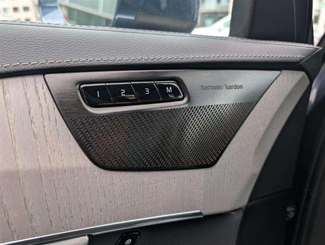 2024 Volvo XC90 B6 Ultimate   6 Seat   Tow   Roof Bars   Clean Photo