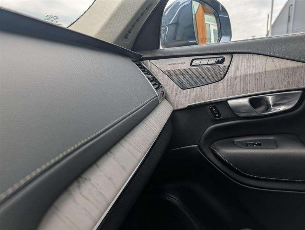 2024 Volvo XC90 B6 Ultimate   6 Seat   Tow   Roof Bars   Clean Photo
