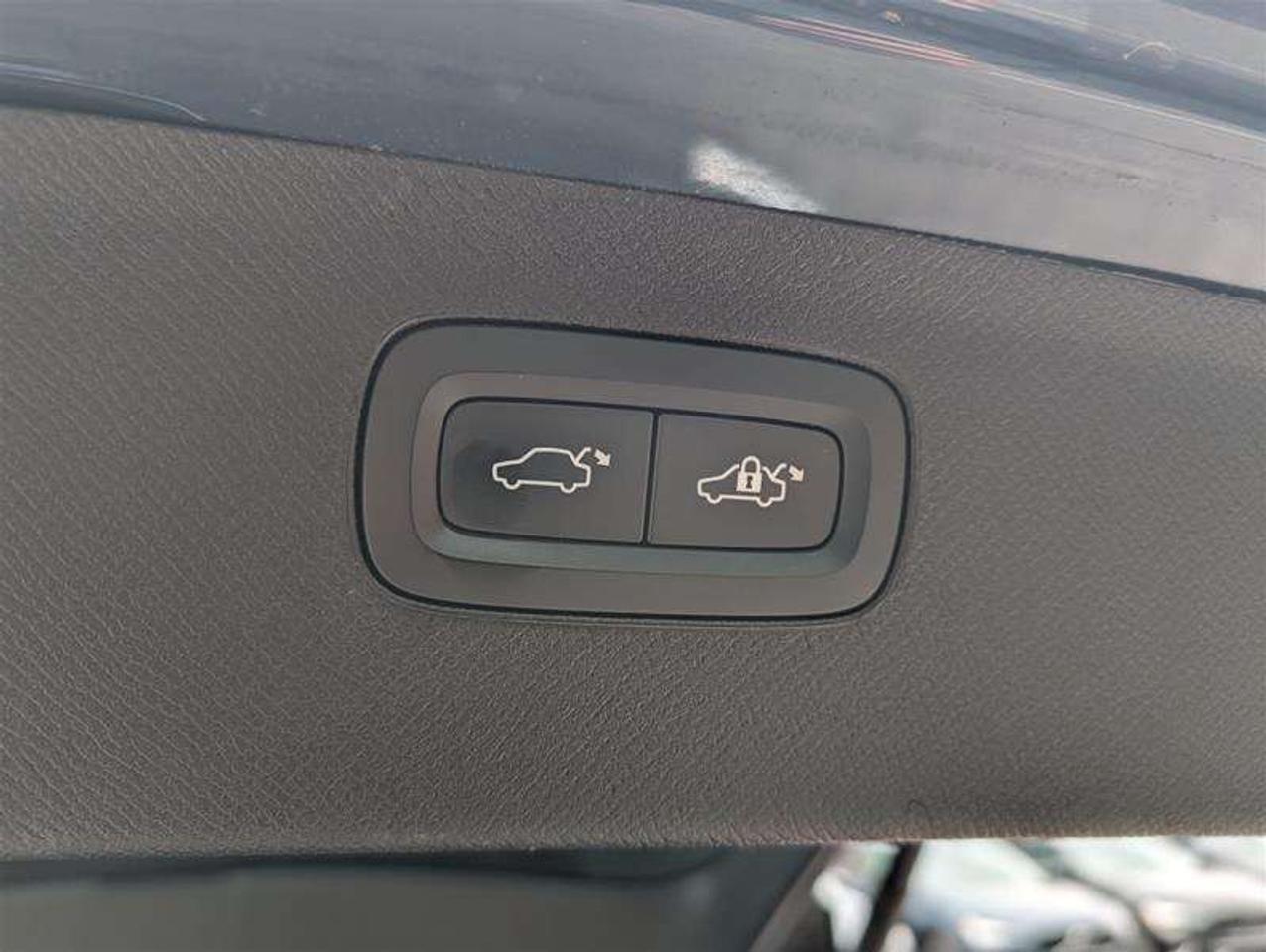 2024 Volvo XC90 B6 Ultimate   6 Seat   Tow   Roof Bars   Clean Photo