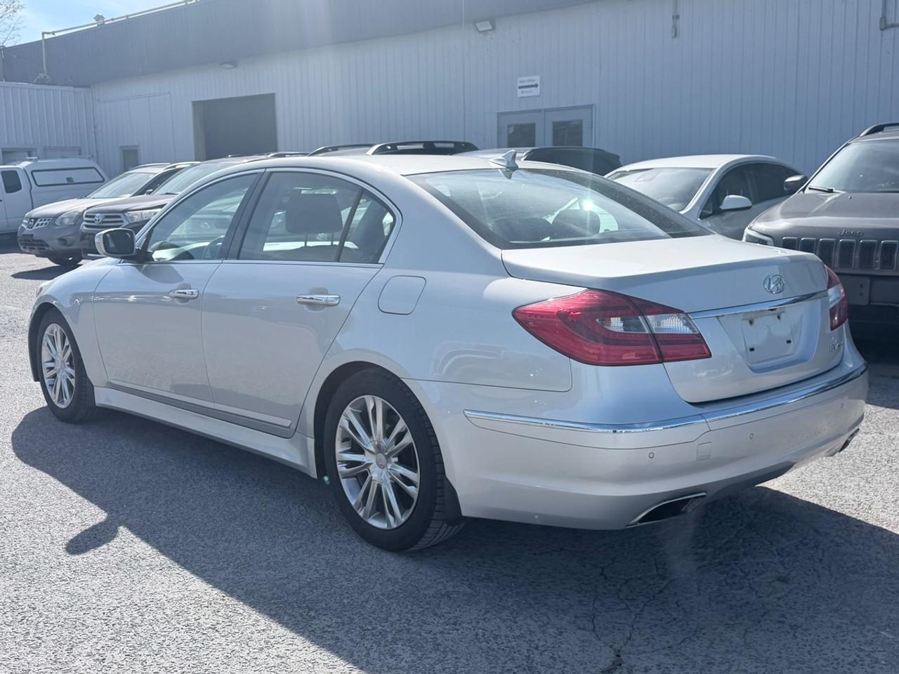 2012 Hyundai Genesis 4dr Sdn V6 w/Technology Pkg Photo