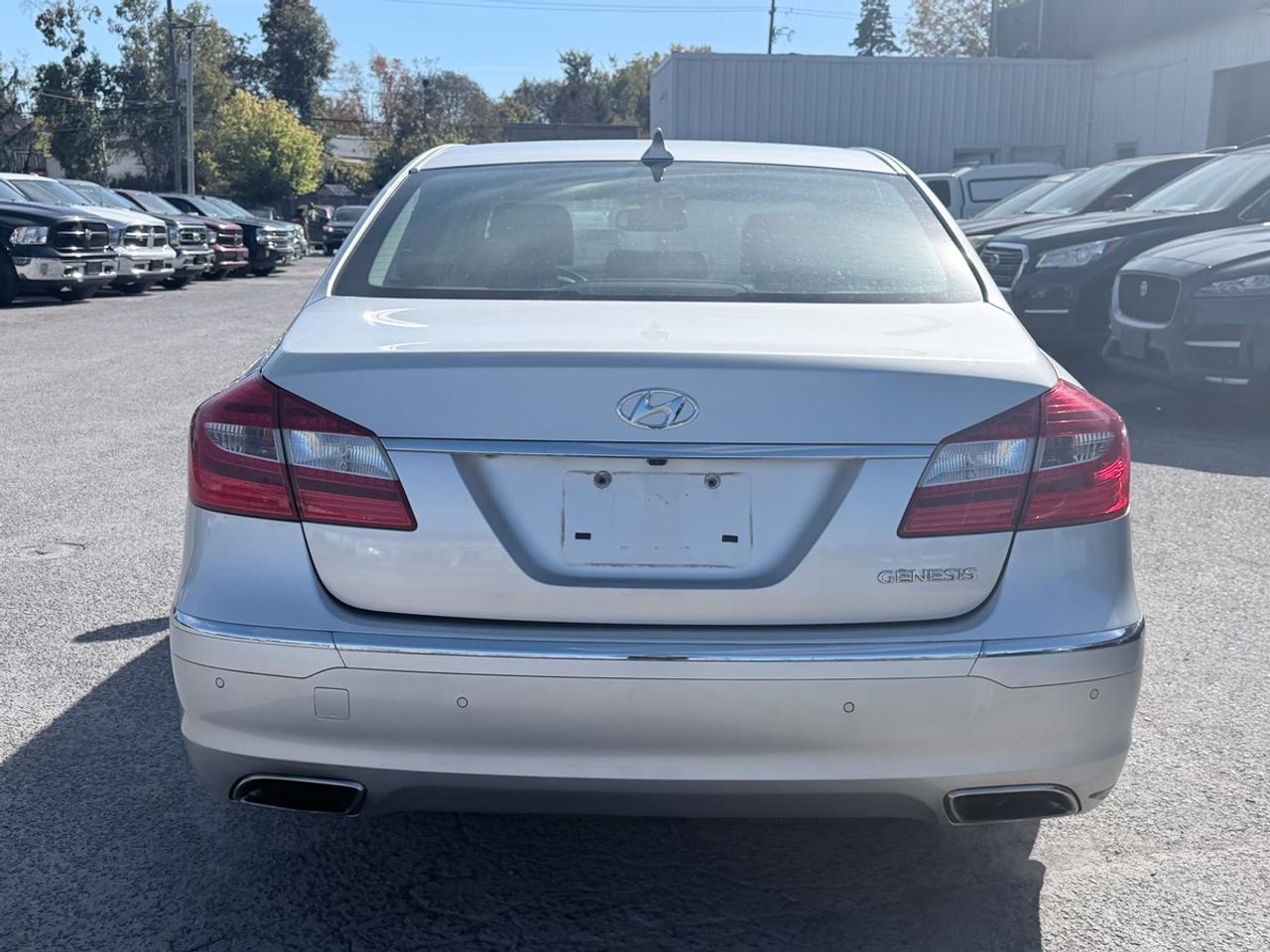 2012 Hyundai Genesis 4dr Sdn V6 w/Technology Pkg Photo