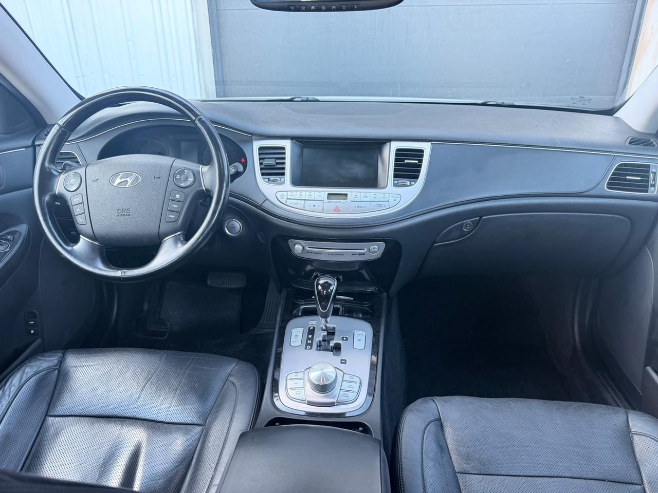 2012 Hyundai Genesis 4dr Sdn V6 w/Technology Pkg Photo