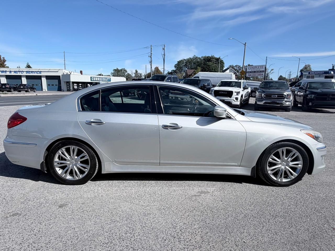 2012 Hyundai Genesis 4dr Sdn V6 w/Technology Pkg Photo