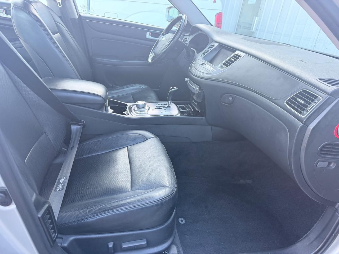 2012 Hyundai Genesis 4dr Sdn V6 w/Technology Pkg Photo