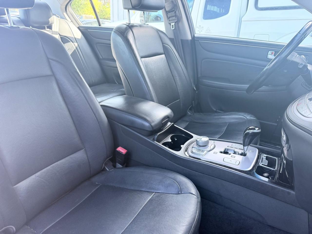 2012 Hyundai Genesis 4dr Sdn V6 w/Technology Pkg Photo