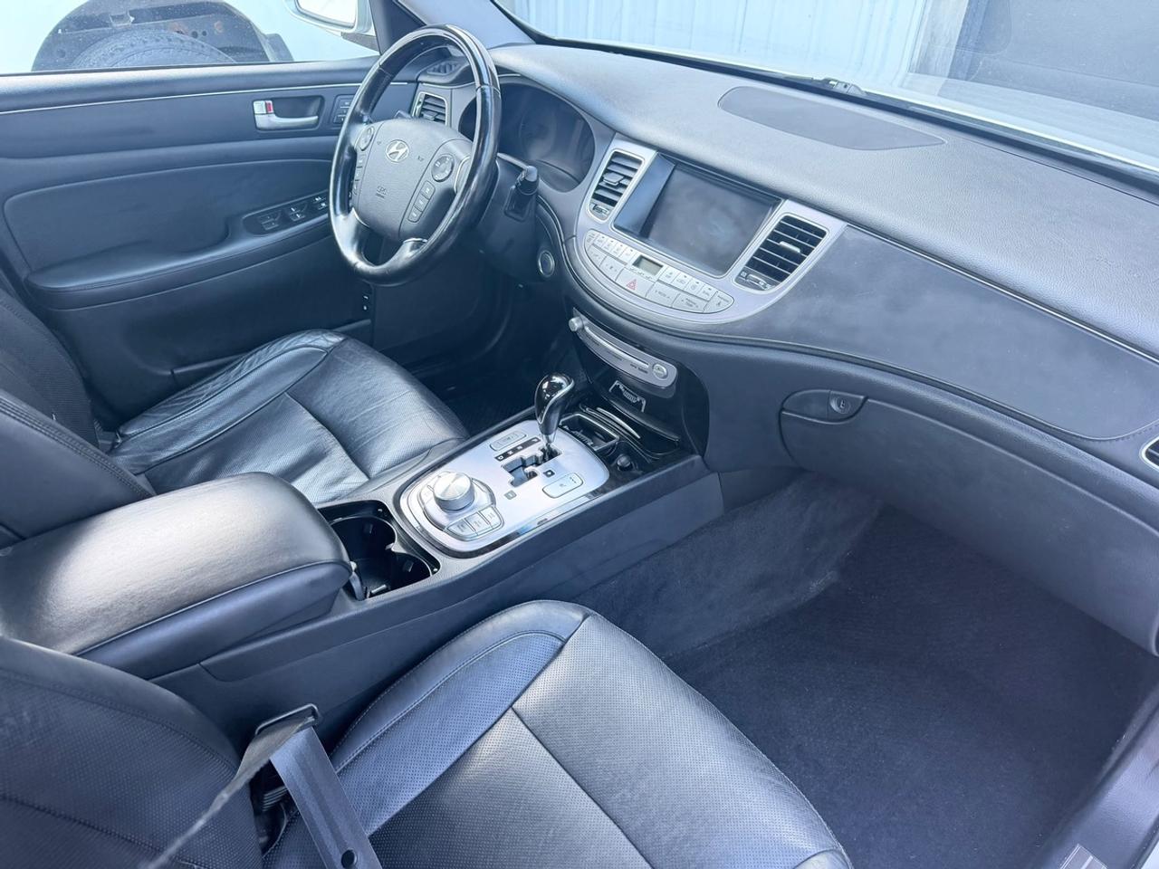 2012 Hyundai Genesis 4dr Sdn V6 w/Technology Pkg Photo