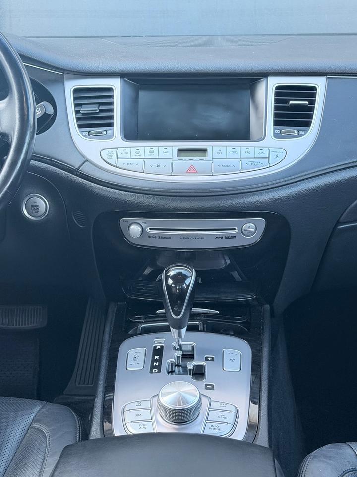 2012 Hyundai Genesis 4dr Sdn V6 w/Technology Pkg Photo