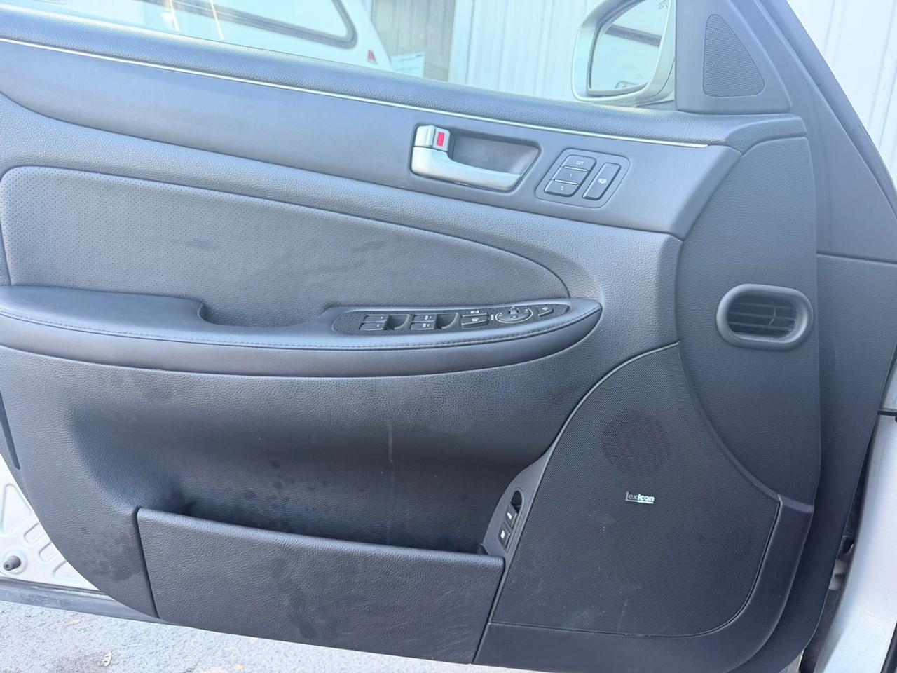 2012 Hyundai Genesis 4dr Sdn V6 w/Technology Pkg Photo