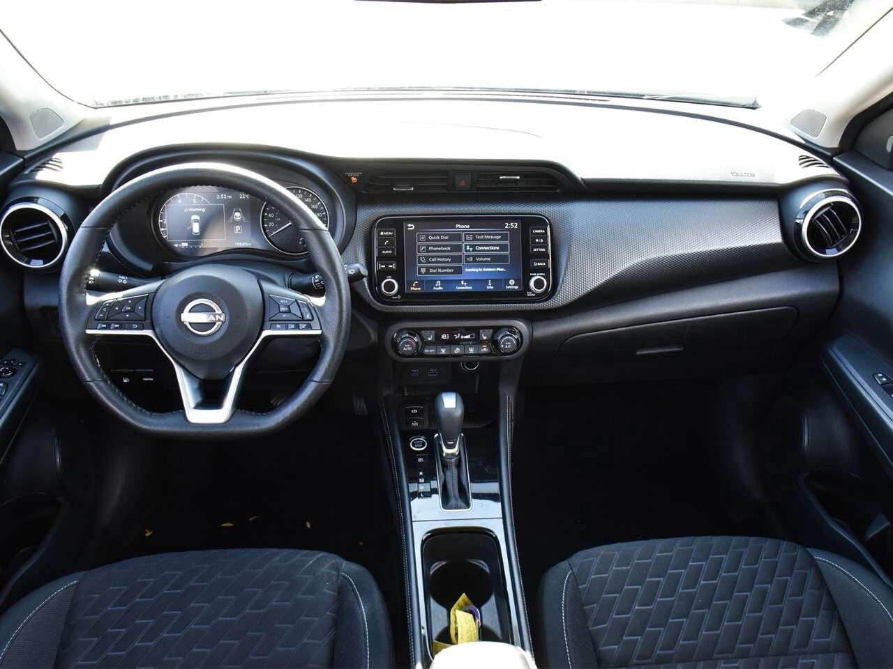 2023 Nissan Kicks SV Photo