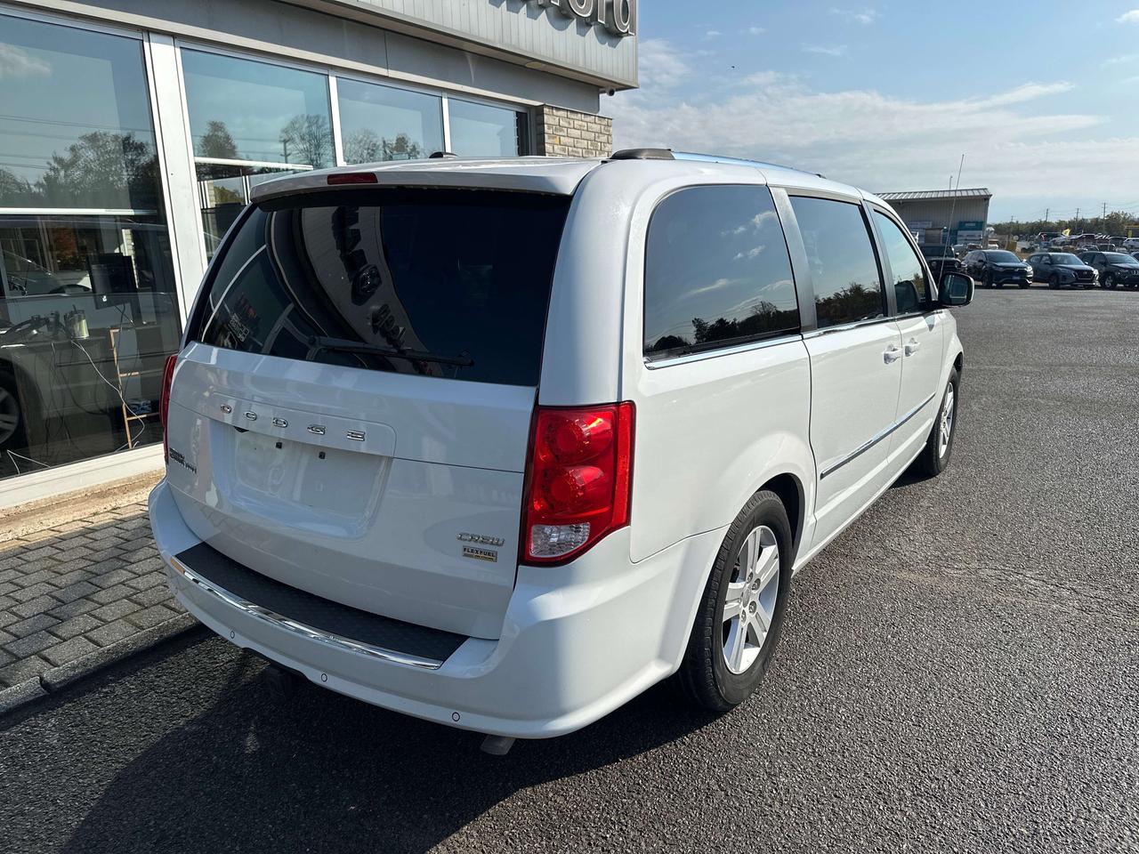 2016 Dodge Grand Caravan Crew Plus Photo