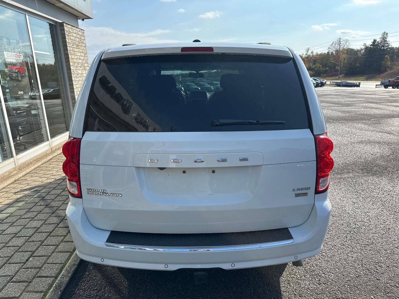 2016 Dodge Grand Caravan Crew Plus Photo