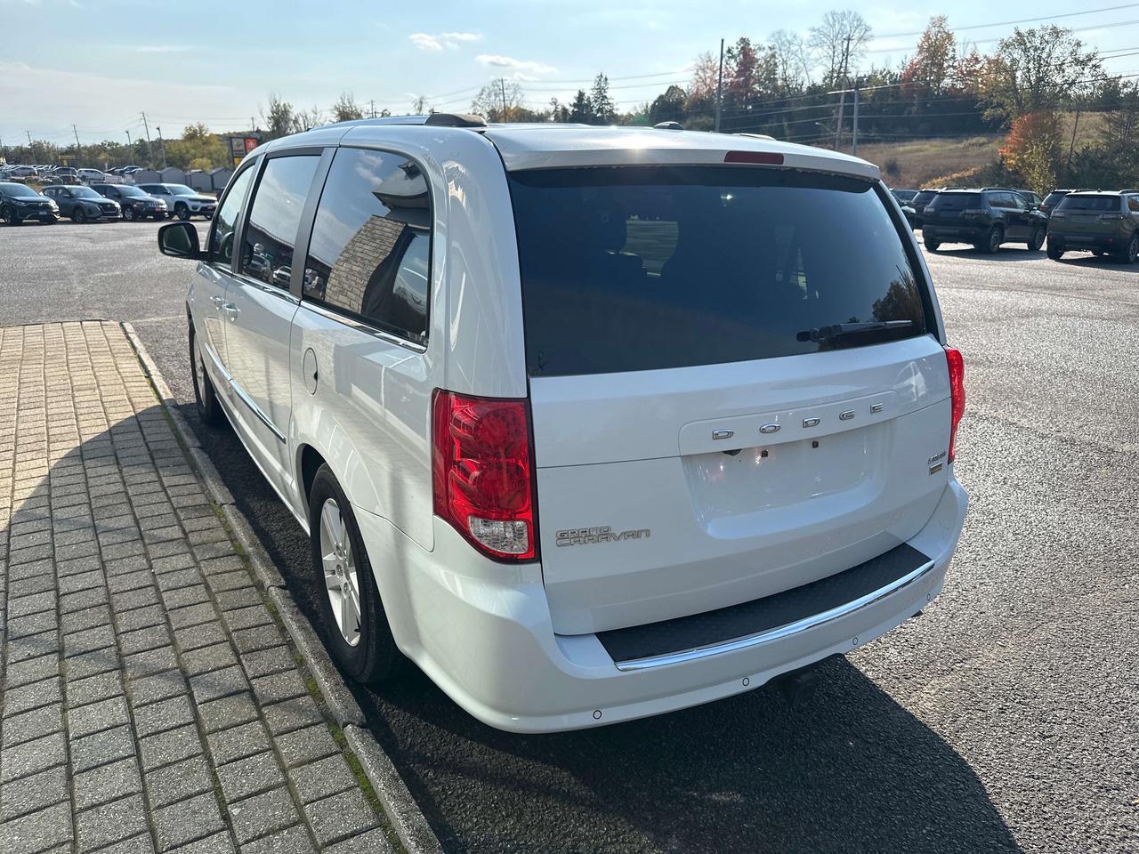2016 Dodge Grand Caravan Crew Plus Photo