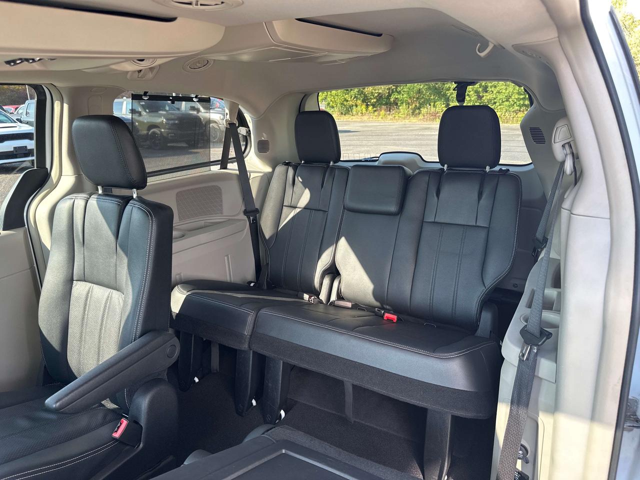 2016 Dodge Grand Caravan Crew Plus Photo
