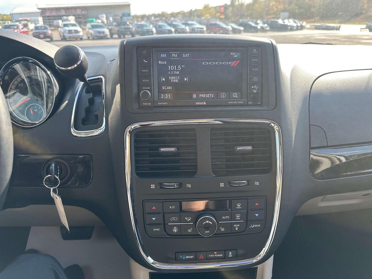 2016 Dodge Grand Caravan Crew Plus Photo