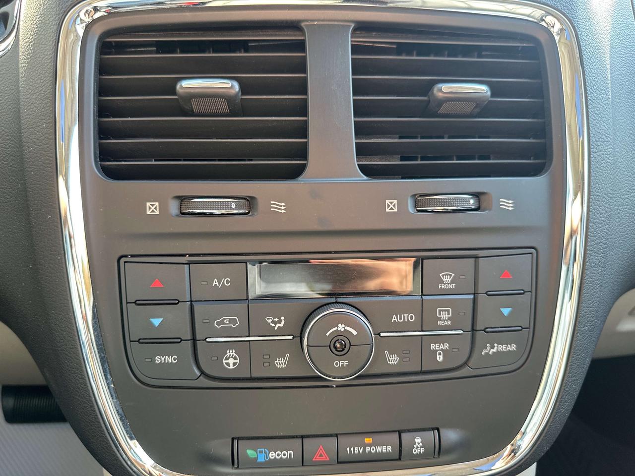 2016 Dodge Grand Caravan Crew Plus Photo