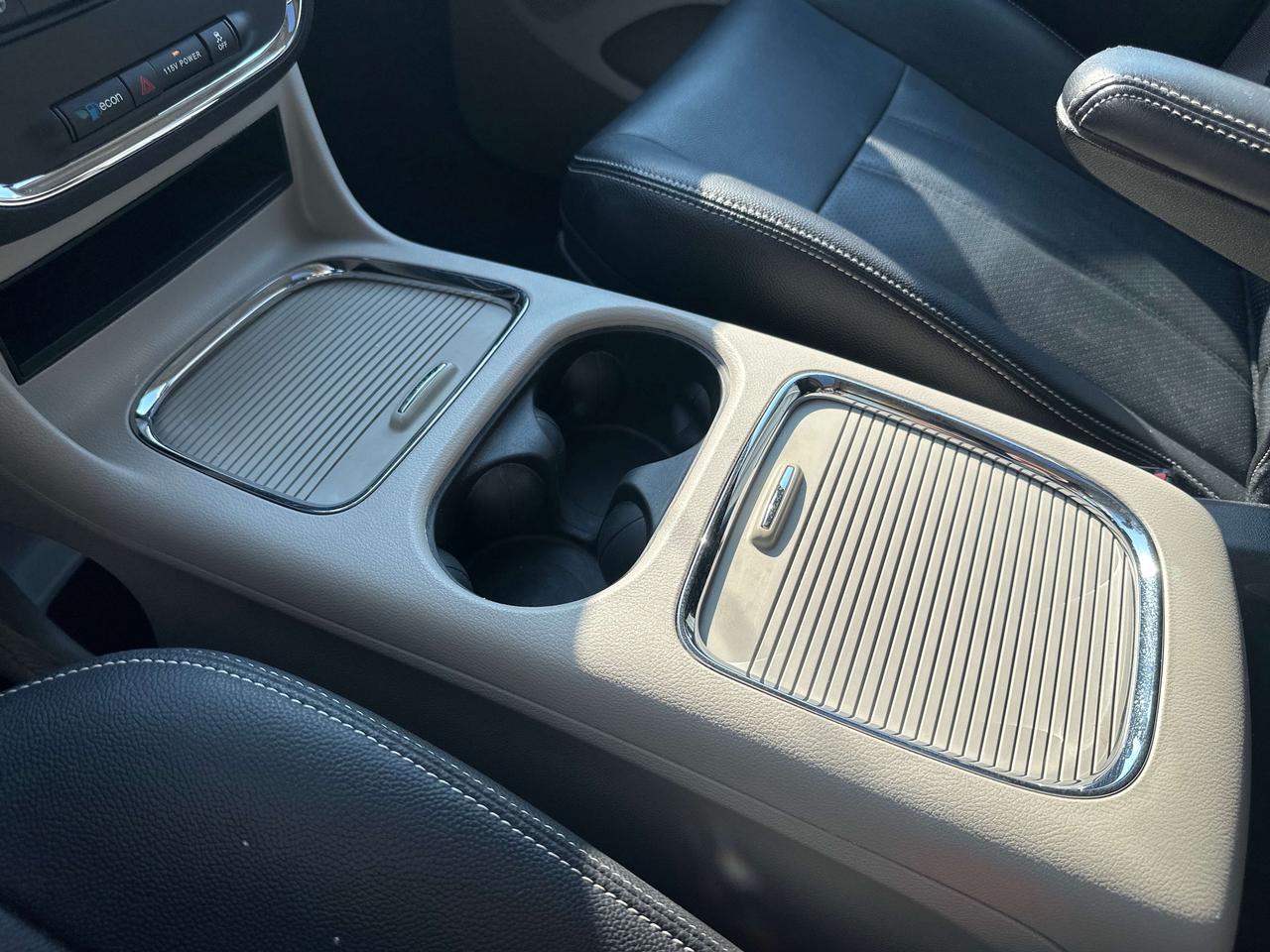 2016 Dodge Grand Caravan Crew Plus Photo