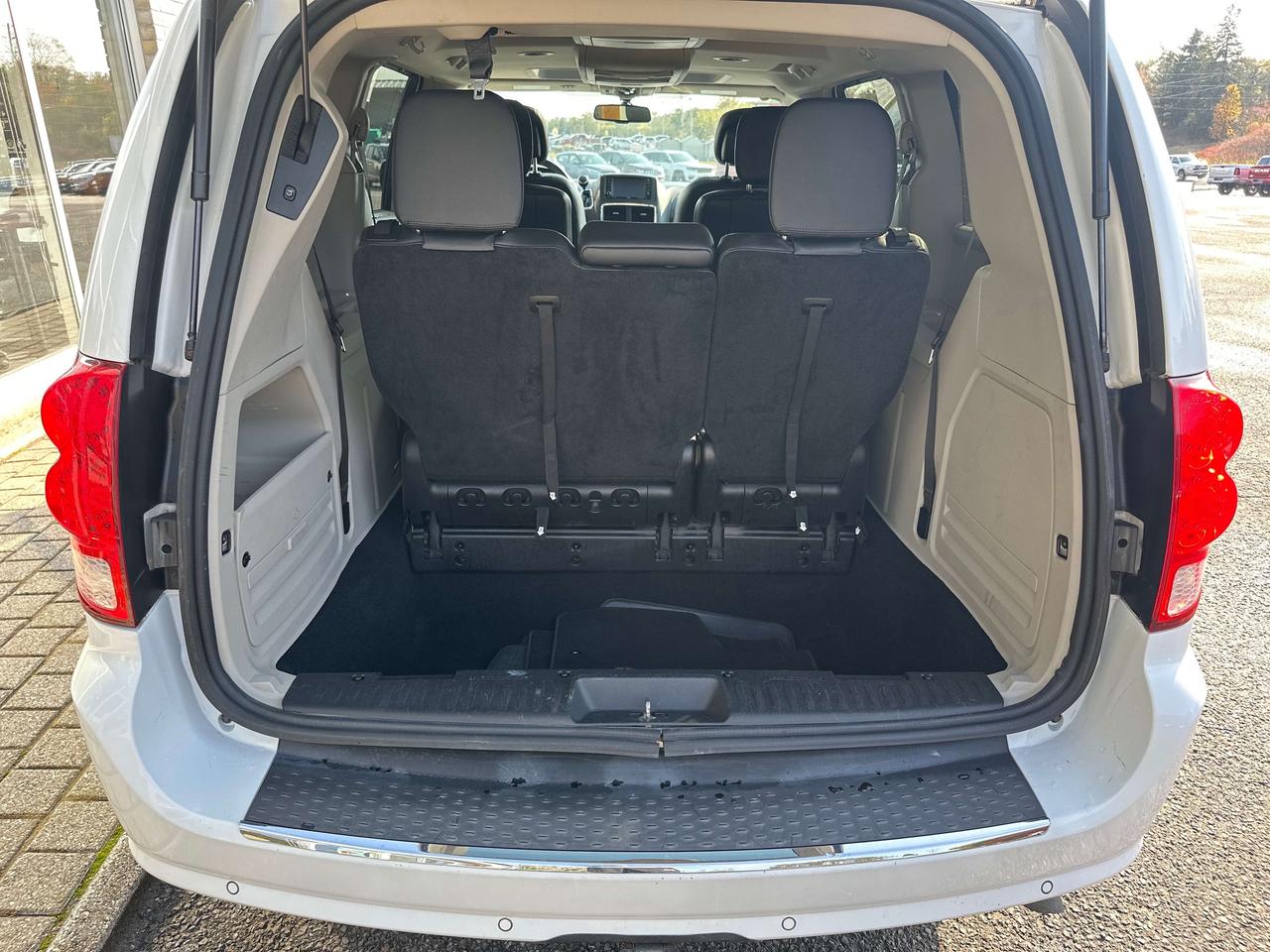 2016 Dodge Grand Caravan Crew Plus Photo