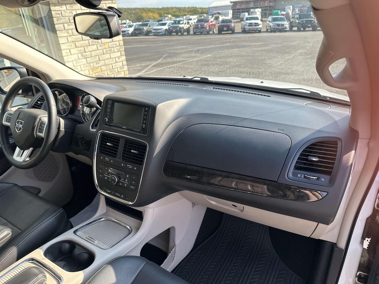 2016 Dodge Grand Caravan Crew Plus Photo
