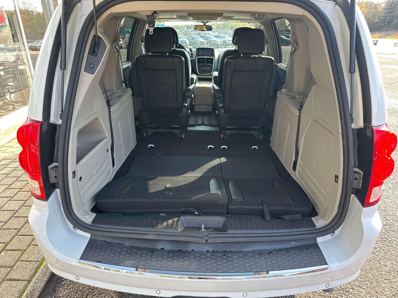 2016 Dodge Grand Caravan Crew Plus Photo