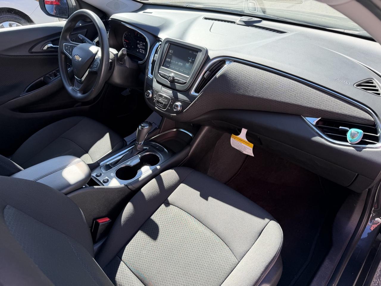 2017 Chevrolet Malibu LT Photo